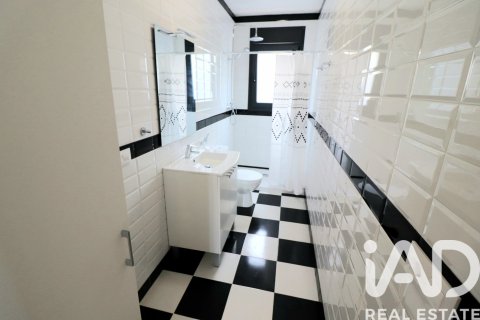 Купить коммерческую недвижимость в Мон-Риг-дель-Камп, Испания 667м², № 7344 - фото 10