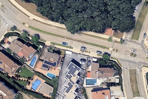 Купить коммерческую недвижимость в Мон-Риг-дель-Камп, Испания 667м², № 7344 - фото 2