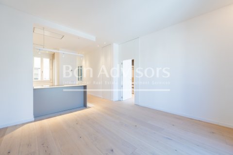Apartamento de 2 dormitorios en venta en Barcelona, Cataluña, Spain № 2886 - foto 2