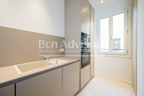Apartamento de 2 dormitorios en venta en Barcelona, Cataluña, Spain № 2886 - foto 13