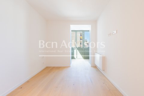 Apartamento de 2 dormitorios en venta en Barcelona, Cataluña, Spain № 2886 - foto 17
