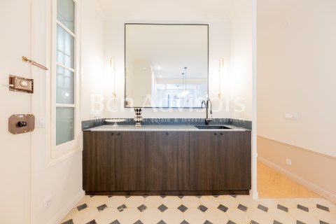 Apartamento de 2 dormitorios en venta en Barcelona, Cataluña, Spain № 2889 - foto 19