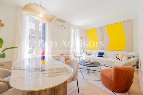Apartamento de 2 dormitorios en venta en Barcelona, Cataluña, Spain № 2889