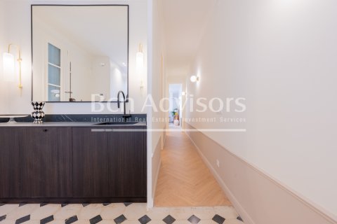 Apartamento de 2 dormitorios en venta en Barcelona, Cataluña, Spain № 2889 - foto 21