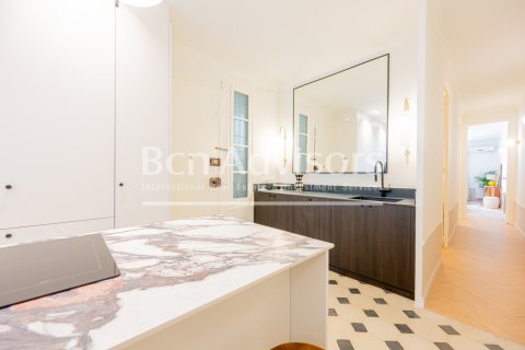 Apartamento de 2 dormitorios en venta en Barcelona, Cataluña, Spain № 2889 - foto 20