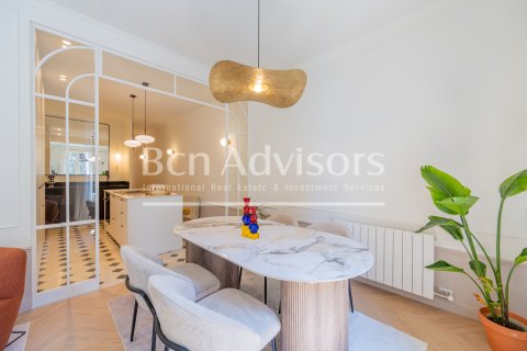 Apartamento de 2 dormitorios en venta en Barcelona, Cataluña, Spain № 2889 - foto 11