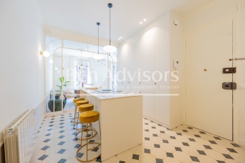 Apartamento de 2 dormitorios en venta en Barcelona, Cataluña, Spain № 2889 - foto 12