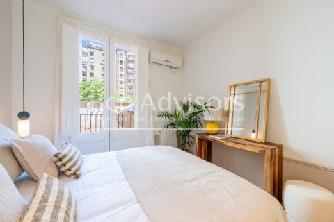 Apartamento de 2 dormitorios en venta en Barcelona, Cataluña, Spain № 2889 - foto 23