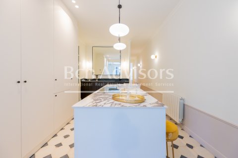 Apartamento de 2 dormitorios en venta en Barcelona, Cataluña, Spain № 2889 - foto 17
