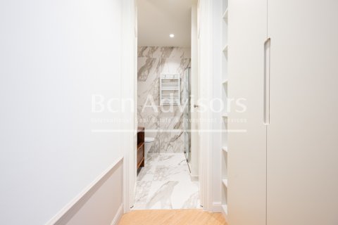 Apartamento de 2 dormitorios en venta en Barcelona, Cataluña, Spain № 2889 - foto 29