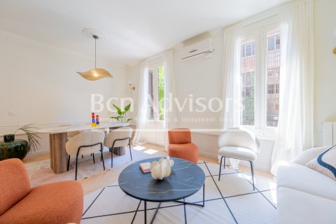 Apartamento de 2 dormitorios en venta en Barcelona, Cataluña, Spain № 2889 - foto 3