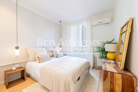 Apartamento de 2 dormitorios en venta en Barcelona, Cataluña, Spain № 2889 - foto 22