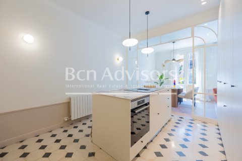 Apartamento de 2 dormitorios en venta en Barcelona, Cataluña, Spain № 2889 - foto 15
