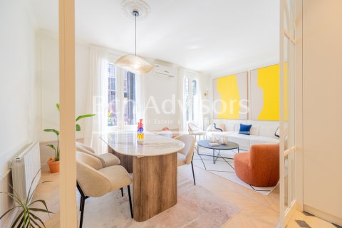Apartamento de 2 dormitorios en venta en Barcelona, Cataluña, Spain № 2889 - foto 8