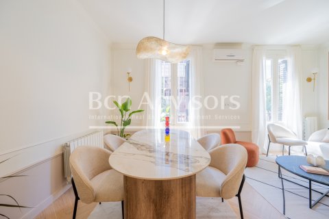 Apartamento de 2 dormitorios en venta en Barcelona, Cataluña, Spain № 2889 - foto 2