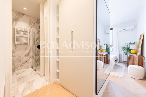 Apartamento de 2 dormitorios en venta en Barcelona, Cataluña, Spain № 2889 - foto 28