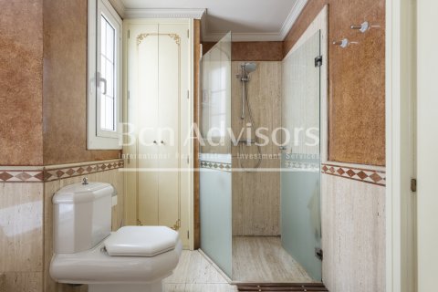 Apartamento de 2 dormitorios en venta en Barcelona, Cataluña, Spain № 2888 - foto 26