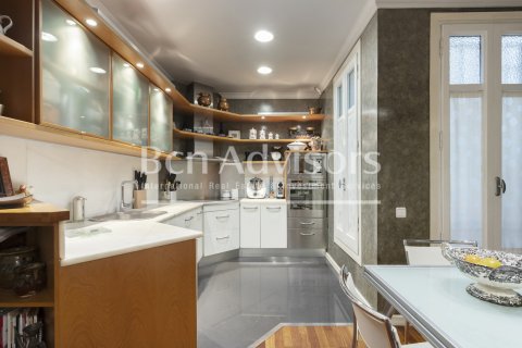 Apartamento de 2 dormitorios en venta en Barcelona, Cataluña, Spain № 2888 - foto 12