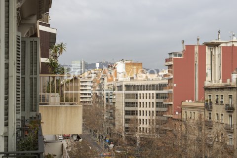 Apartamento de 2 dormitorios en venta en Barcelona, Cataluña, Spain № 2888 - foto 8