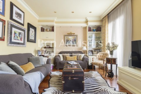 Apartamento de 2 dormitorios en venta en Barcelona, Cataluña, Spain № 2888 - foto 2
