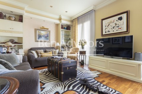 Apartamento de 2 dormitorios en venta en Barcelona, Cataluña, Spain № 2888 - foto 3