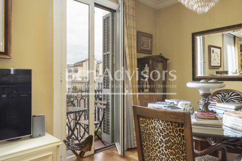 Apartamento de 2 dormitorios en venta en Barcelona, Cataluña, Spain № 2888 - foto 30