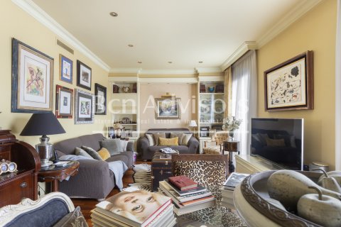 Apartamento de 2 dormitorios en venta en Barcelona, Cataluña, Spain № 2888 - foto 4