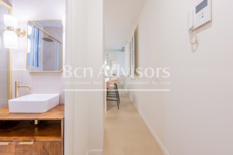Apartamento de 2 dormitorios en venta en Barcelona, Cataluña, Spain № 2890 - foto 23
