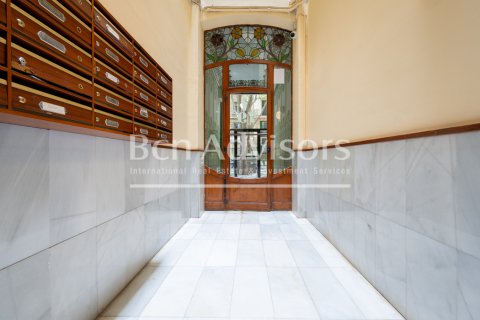 Apartamento de 2 dormitorios en venta en Barcelona, Cataluña, Spain № 2890 - foto 30