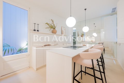Apartamento de 2 dormitorios en venta en Barcelona, Cataluña, Spain № 2890 - foto 9