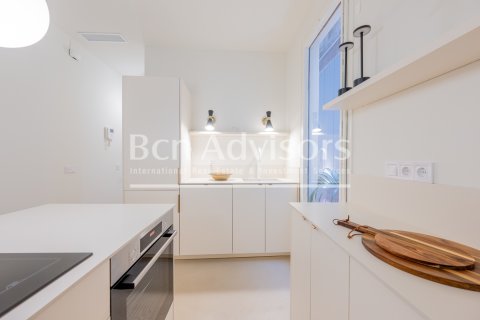 Apartamento de 2 dormitorios en venta en Barcelona, Cataluña, Spain № 2890 - foto 16