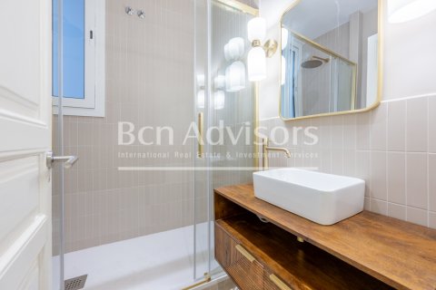 Apartamento de 2 dormitorios en venta en Barcelona, Cataluña, Spain № 2890 - foto 24