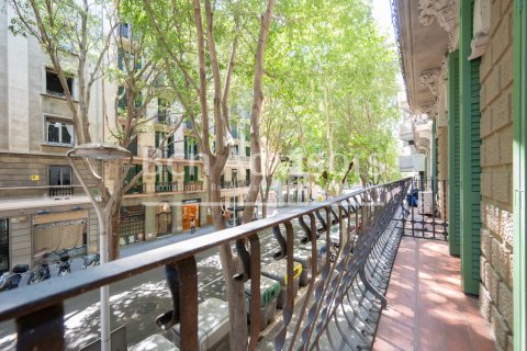 Apartamento de 2 dormitorios en venta en Barcelona, Cataluña, Spain № 2890 - foto 4