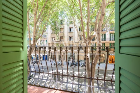 Apartamento de 2 dormitorios en venta en Barcelona, Cataluña, Spain № 2890 - foto 21