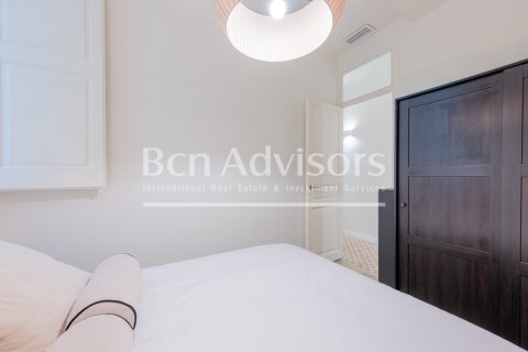 Apartamento de 2 dormitorios en venta en Barcelona, Cataluña, Spain № 2890 - foto 27