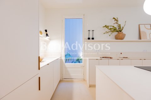 Apartamento de 2 dormitorios en venta en Barcelona, Cataluña, Spain № 2890 - foto 10