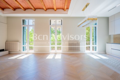 Apartamento de 3 dormitorios en venta en Barcelona, Cataluña, Spain № 2885