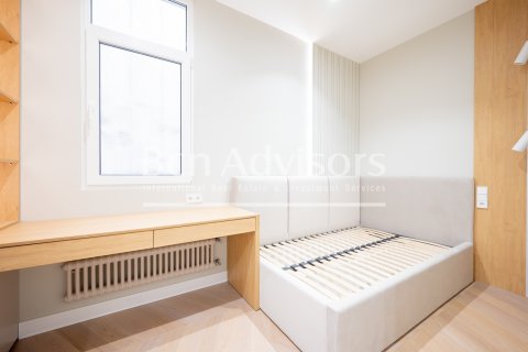 Apartamento de 3 dormitorios en venta en Barcelona, Cataluña, Spain № 2885 - foto 29