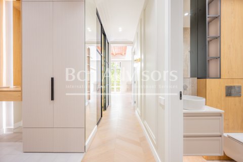 Apartamento de 3 dormitorios en venta en Barcelona, Cataluña, Spain № 2885 - foto 28