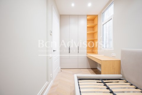 Apartamento de 3 dormitorios en venta en Barcelona, Cataluña, Spain № 2885 - foto 30