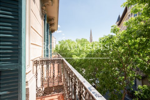 Apartamento de 3 dormitorios en venta en Barcelona, Cataluña, Spain № 2885 - foto 8