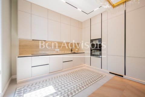 Apartamento de 3 dormitorios en venta en Barcelona, Cataluña, Spain № 2885 - foto 9