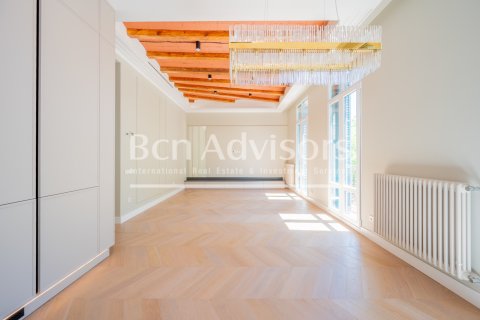Apartamento de 3 dormitorios en venta en Barcelona, Cataluña, Spain № 2885 - foto 10