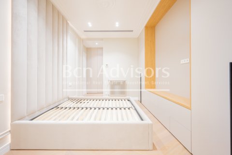 Apartamento de 3 dormitorios en venta en Barcelona, Cataluña, Spain № 2885 - foto 25