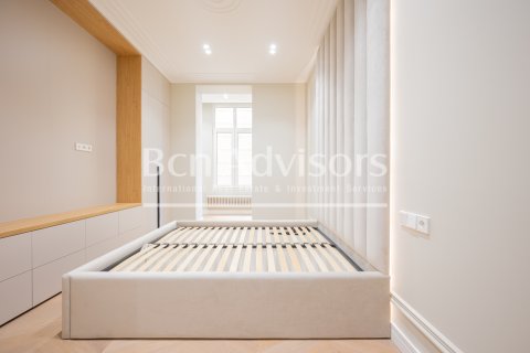Apartamento de 3 dormitorios en venta en Barcelona, Cataluña, Spain № 2885 - foto 22