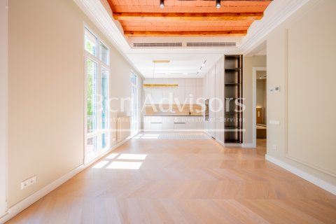 Apartamento de 3 dormitorios en venta en Barcelona, Cataluña, Spain № 2885 - foto 3