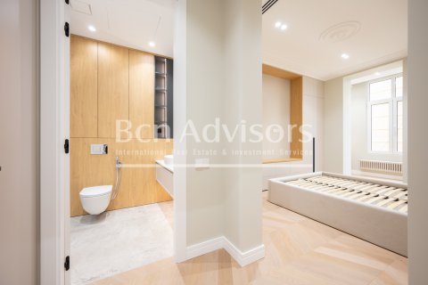 Apartamento de 3 dormitorios en venta en Barcelona, Cataluña, Spain № 2885 - foto 20
