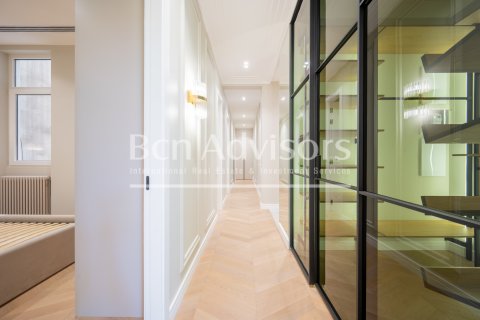 Apartamento de 3 dormitorios en venta en Barcelona, Cataluña, Spain № 2885 - foto 13