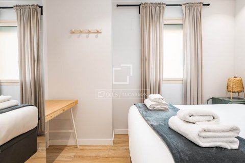 Apartamento de 3 dormitorios en venta en Barcelona, Cataluña, Spain № 6811 - foto 11