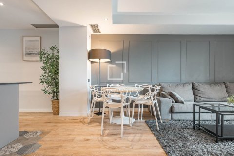 Apartamento de 3 dormitorios en venta en Barcelona, Cataluña, Spain № 6811 - foto 8